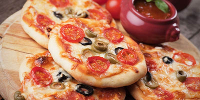 Recette de Mini Pizzas Apéritives Tomates, Olives, Bacon au Psyllium Bio