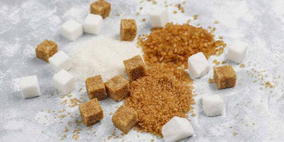 15 alternatives au sucre blanc raffiné passées à la loupe
