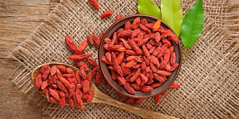 Baies de goji : Bienfaits, Risques et Guide d'utilisation